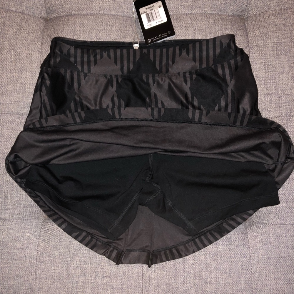 NWT Nike golf skirt size xs -detachable shorts - Picture 3 of 6